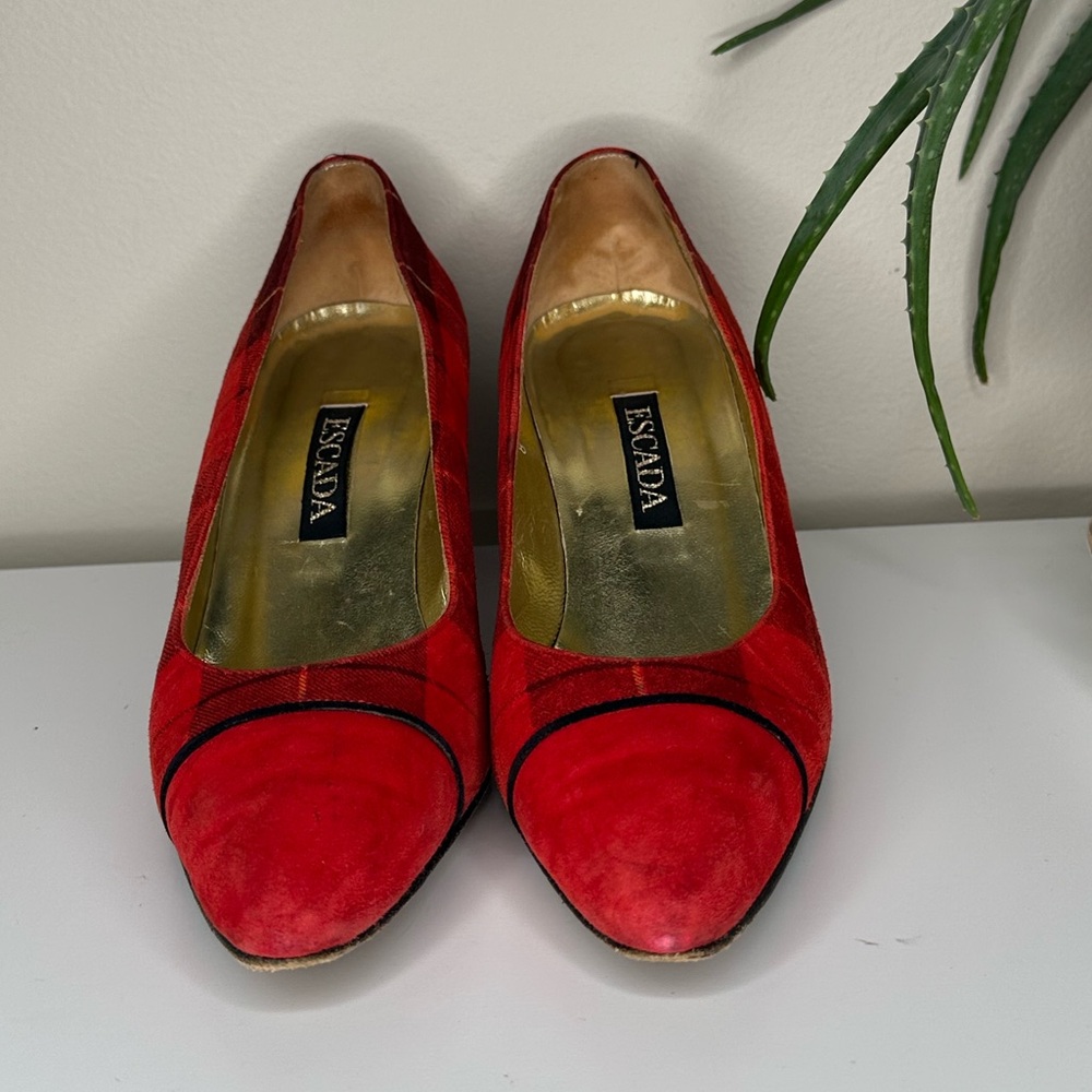 Vintage ESCADA Red Plaid Suede Kitten Heels Pumps 8 B Made in Italy Leather Sole - Picture 5 of 13